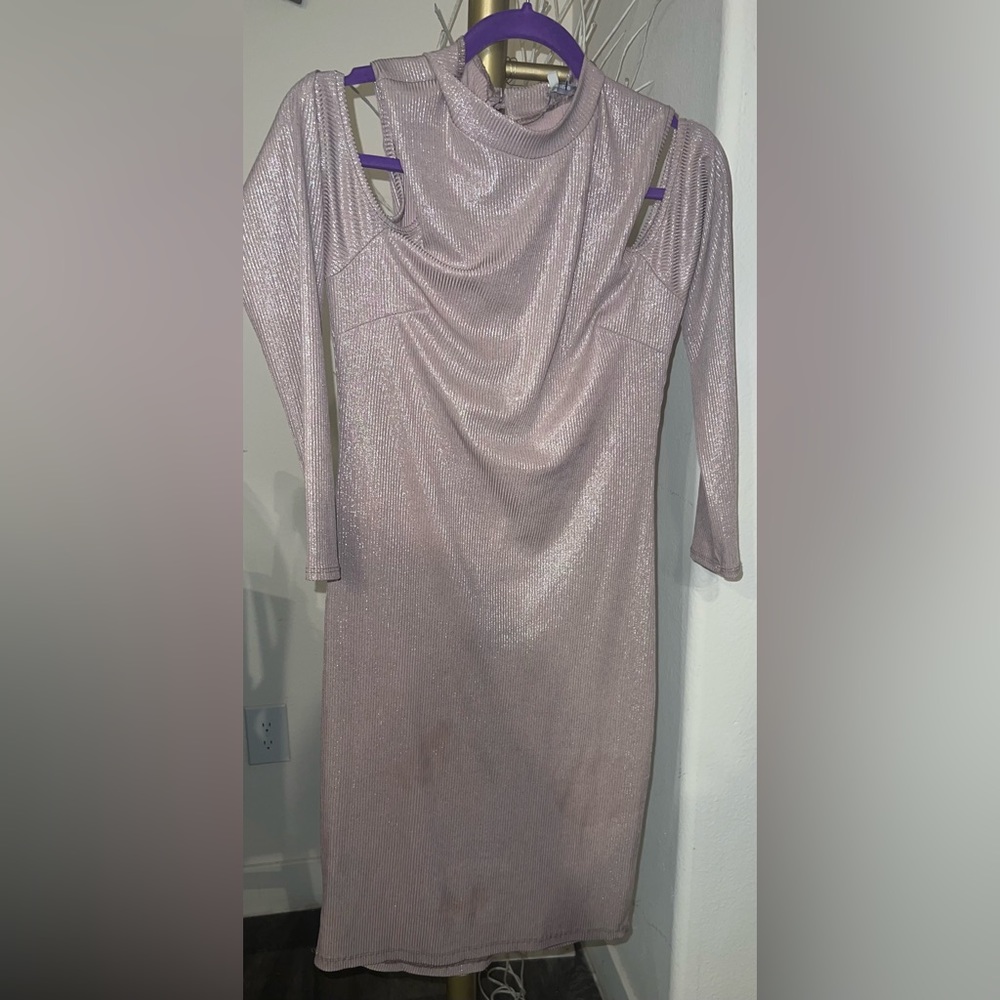 CHARLOTTE RUSSE CHAMPAGNE RIBBED COLD SHOULDER DRESS - LG